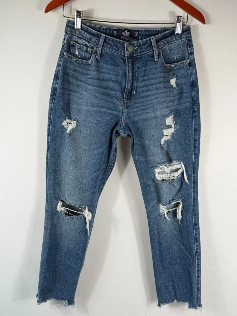 Hollister High-Rise Slim Straight Leg Cropped Distressed Jean Size‎ 7S, W27/L25.